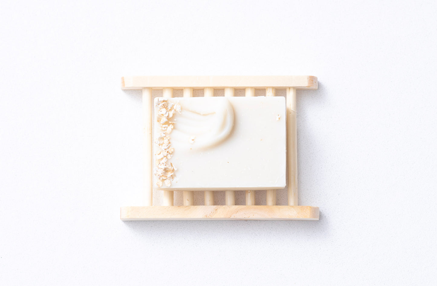 Jabonera con rejilla de madera