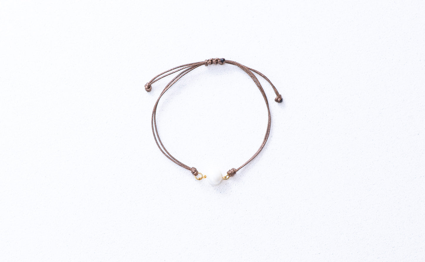 Armband met parelmoer stenen kralen