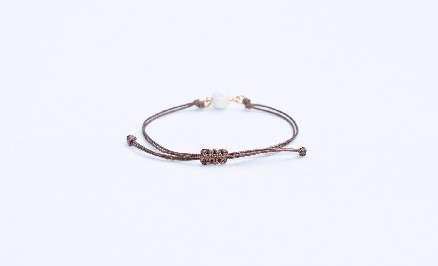 Armband met parelmoer stenen kralen