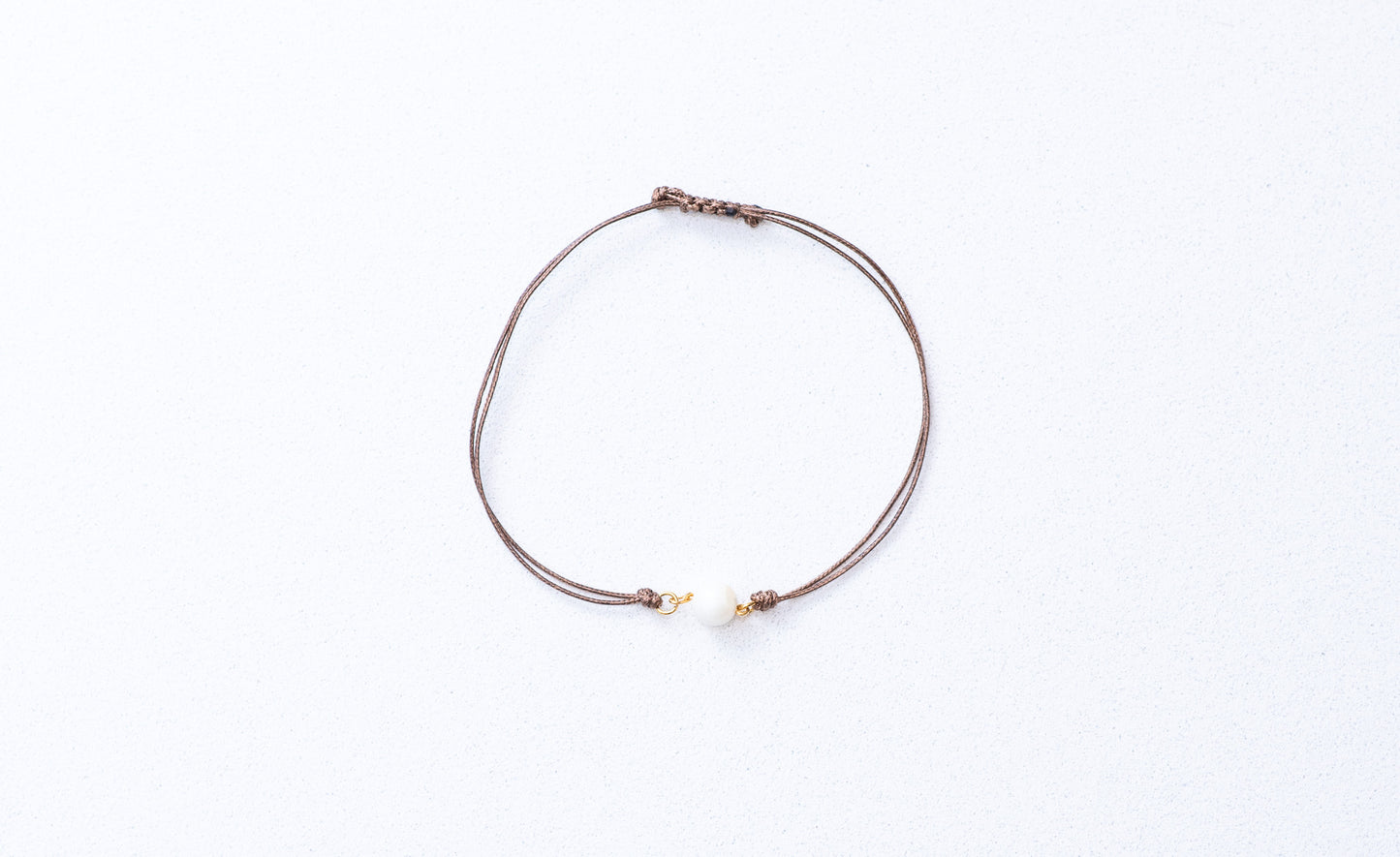 Armband met parelmoer stenen kralen