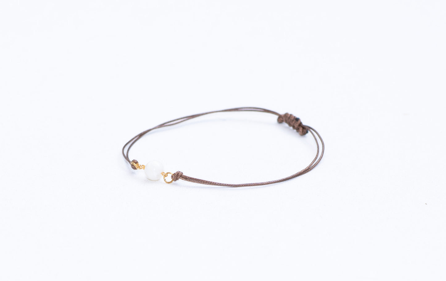 Armband met parelmoer stenen kralen