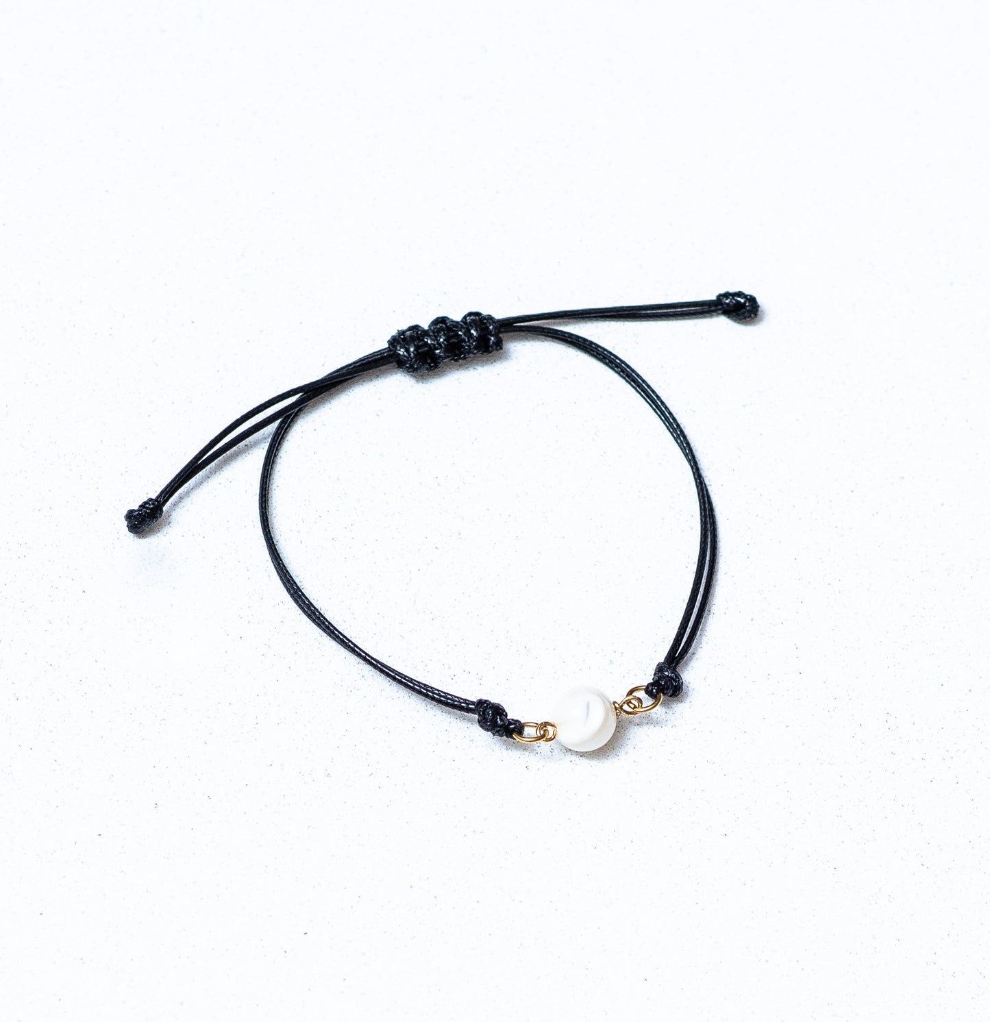 Armband met parelmoer stenen kralen