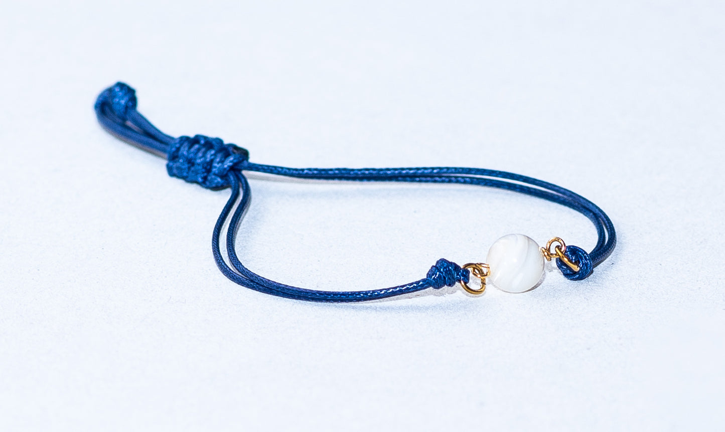 Armband met parelmoer stenen kralen