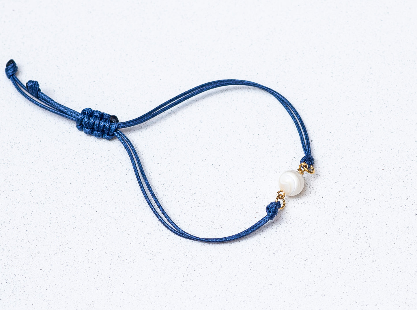 Armband met parelmoer stenen kralen